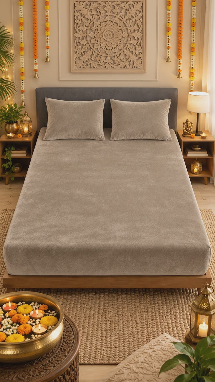 Dessert Warmth Flannel Elastic Fitted King Bedsheet (78×72×8 Inch) with 2 Pillow Covers (18×28 Inch) | Soft & Cozy Winter Bedding